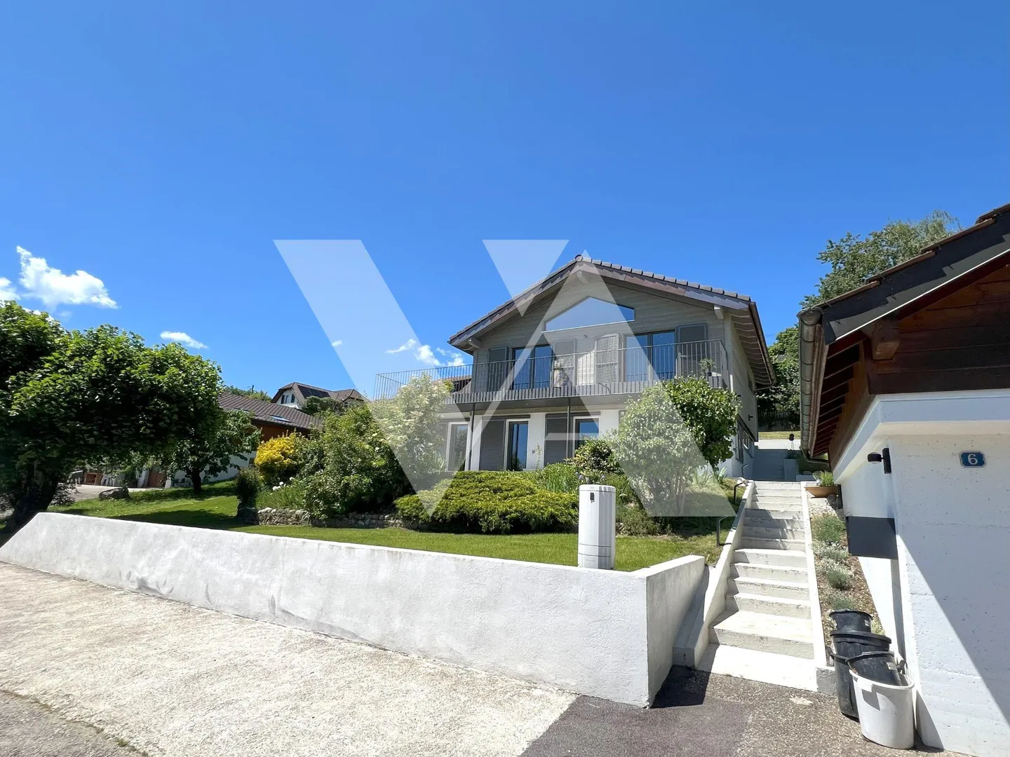 In vendita - Villa contemporanea con vista panoramica sul lago e le Alpi - Foto 12 di 12