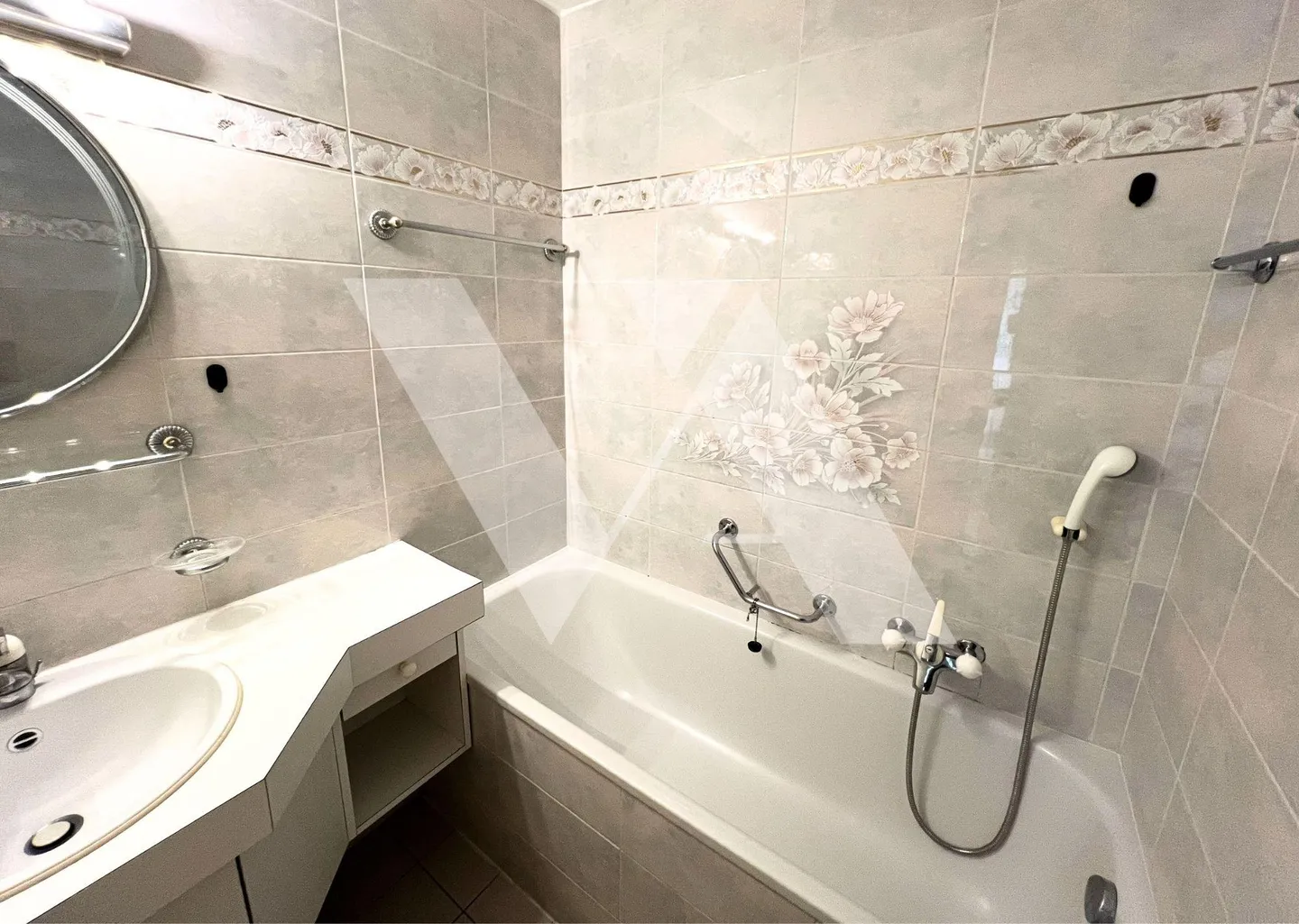 In vendita - Appartamento di 2 stanze nel cuore del villaggio, con vista sul lago - Foto 6 di 7