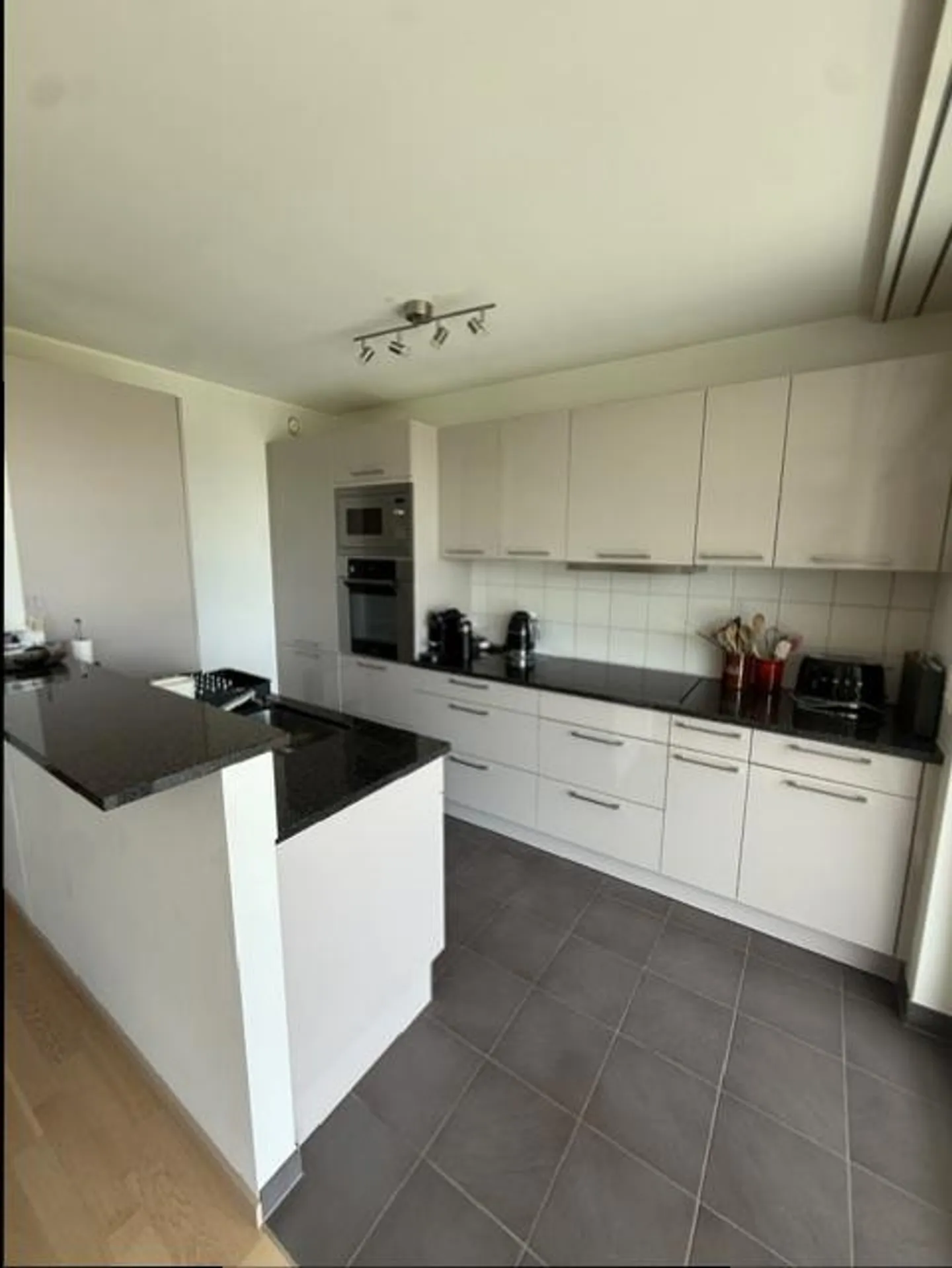 Zu vermieten - 4,5-Zimmer-Wohnung mit Loggia und Wintergarten in Nyon - Foto 4 von 6