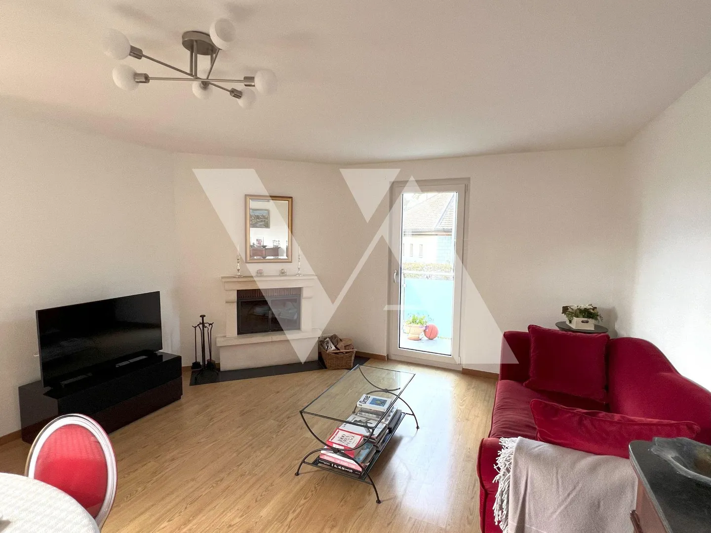In vendita - Appartamento di 4,5 locali nel cuore del villaggio di La Rippe - Foto 3 di 8
