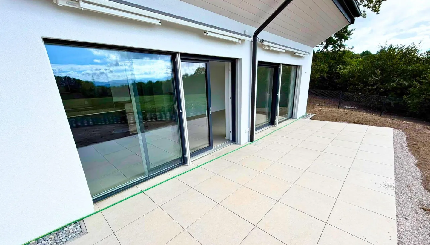 For rent - New family villa with terrace and garden - Photo 2 of 7