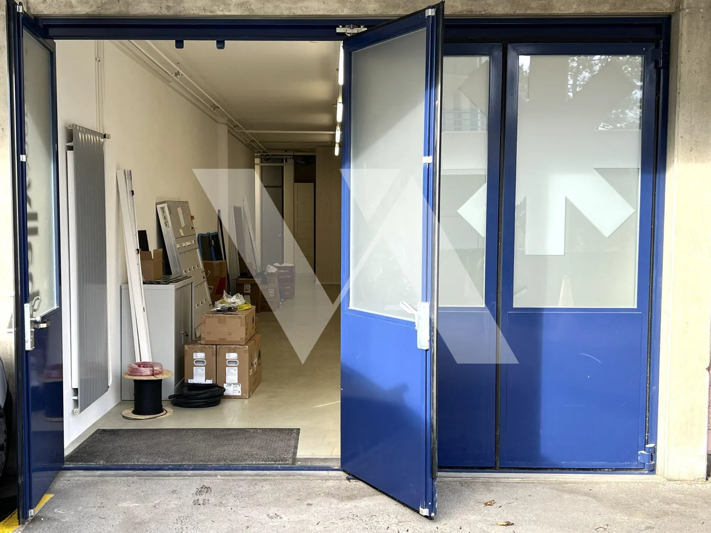 Zu vermieten - Werkstatt mit Büro in der Nähe der Innenstadt und der Autobahn - Foto 1 von 7