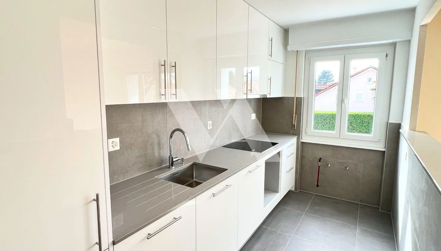 For rent - 3-room apartment with balcony in Gland - Photo 2 of 6