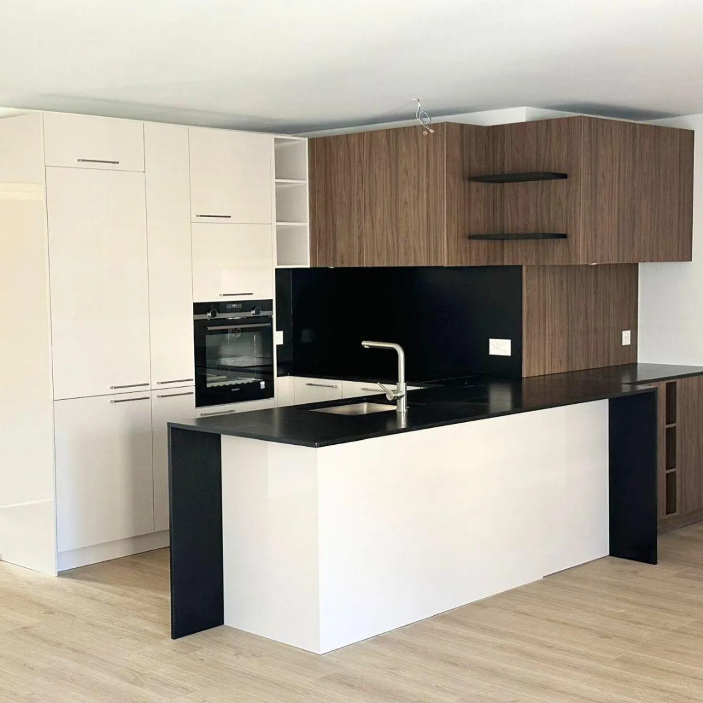 For rent - Fully renovated 3.5 room apartment in the city center - Photo 1 of 6