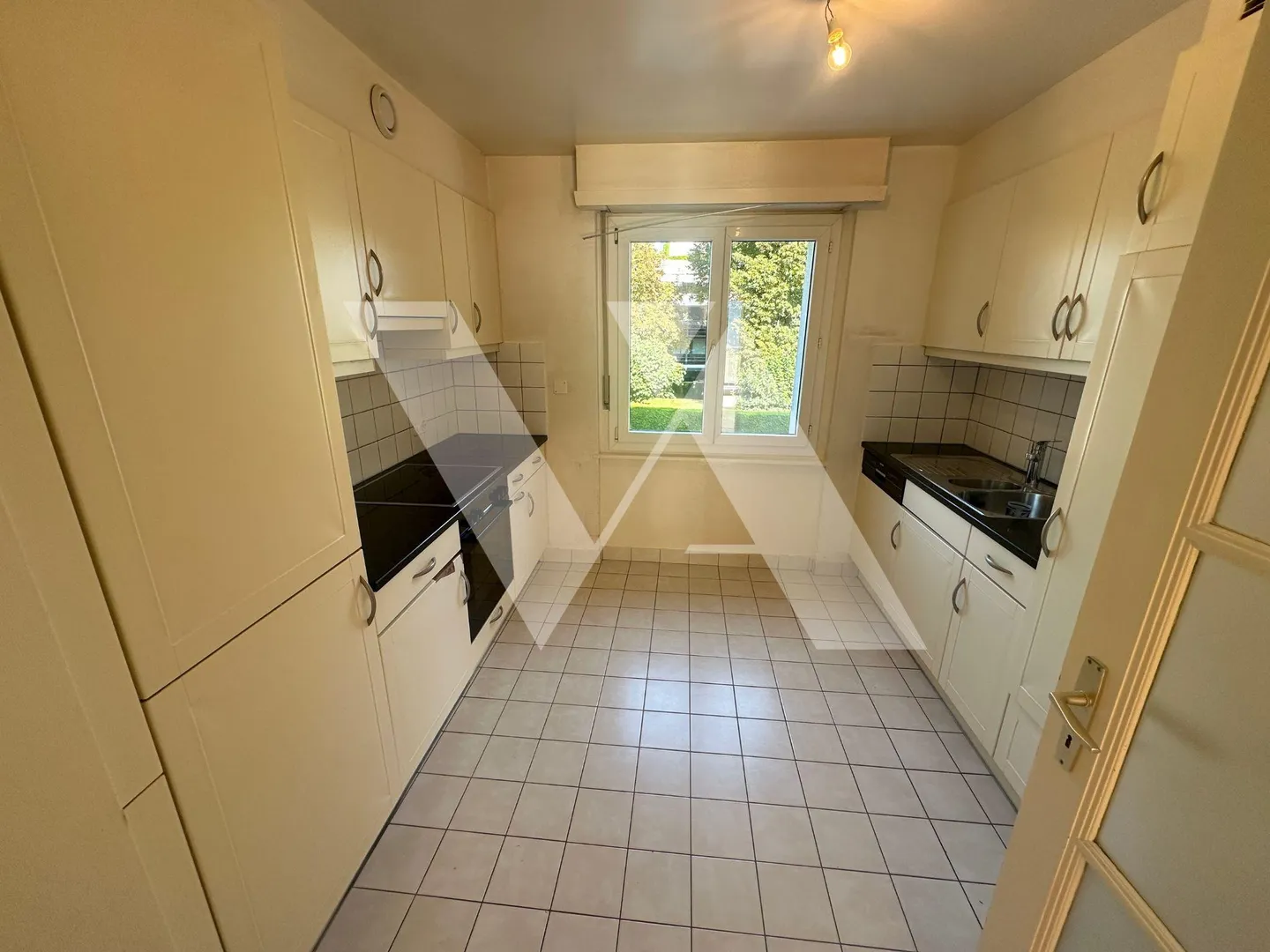 A louer - Appartement de 6 pièces au coeur de Nyon - Photo 3 sur 8