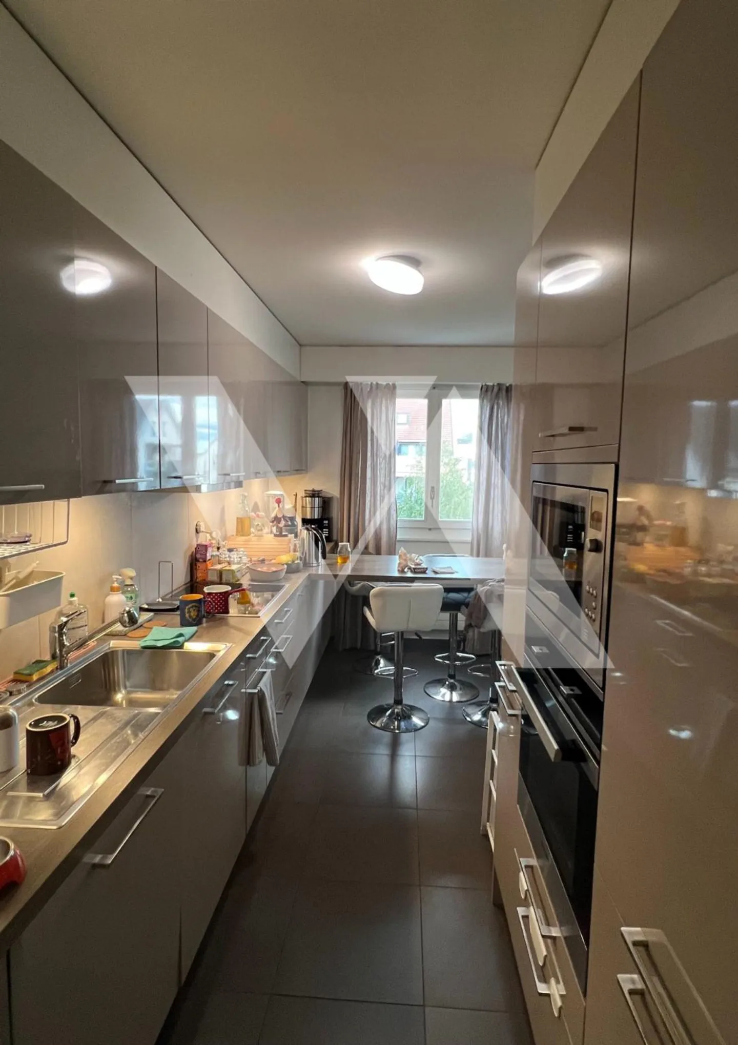 Zu vermieten - 3-Zimmer-Wohnung mit Terrassen im Herzen von Gland - Foto 3 von 8