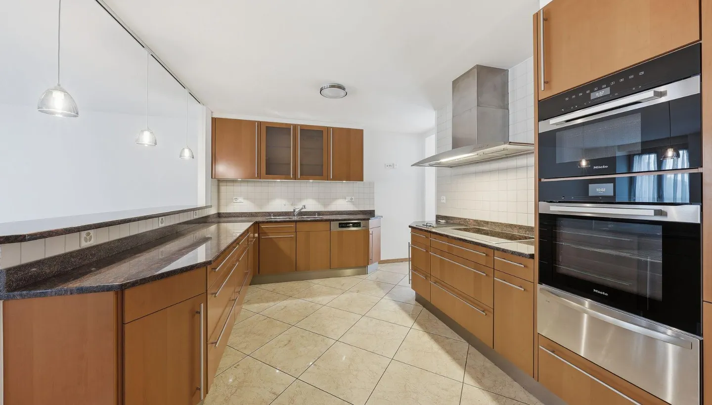 For rent - 8.5 room house in the heart of the Rive district - Photo 5 of 12