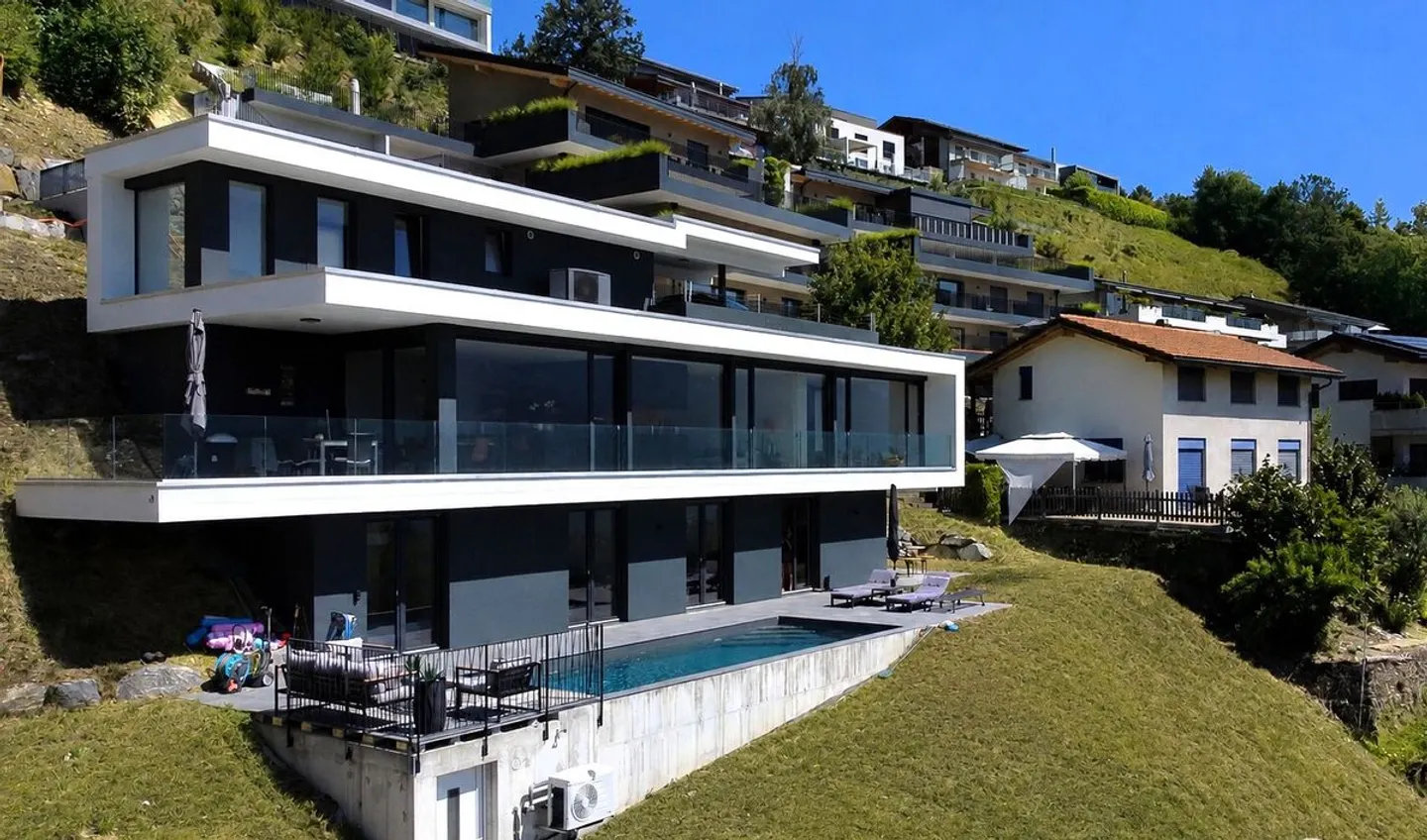Zeitgenössische Villa mit 6,5 Zimmern, Schwimmbad und Panoramablick - Foto 1 von 13