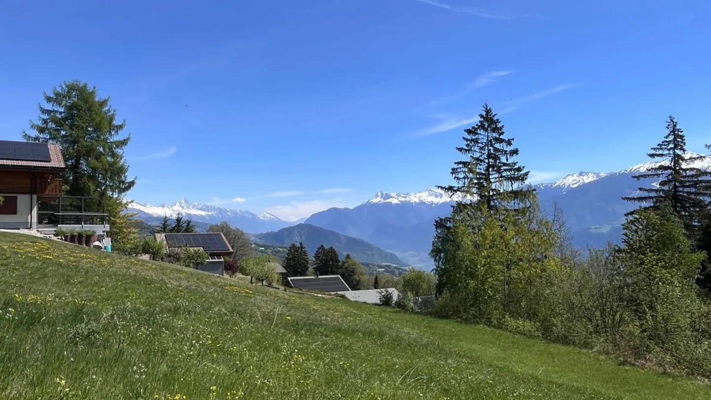 Schönes Baugrundstück - Foto 1 von 11