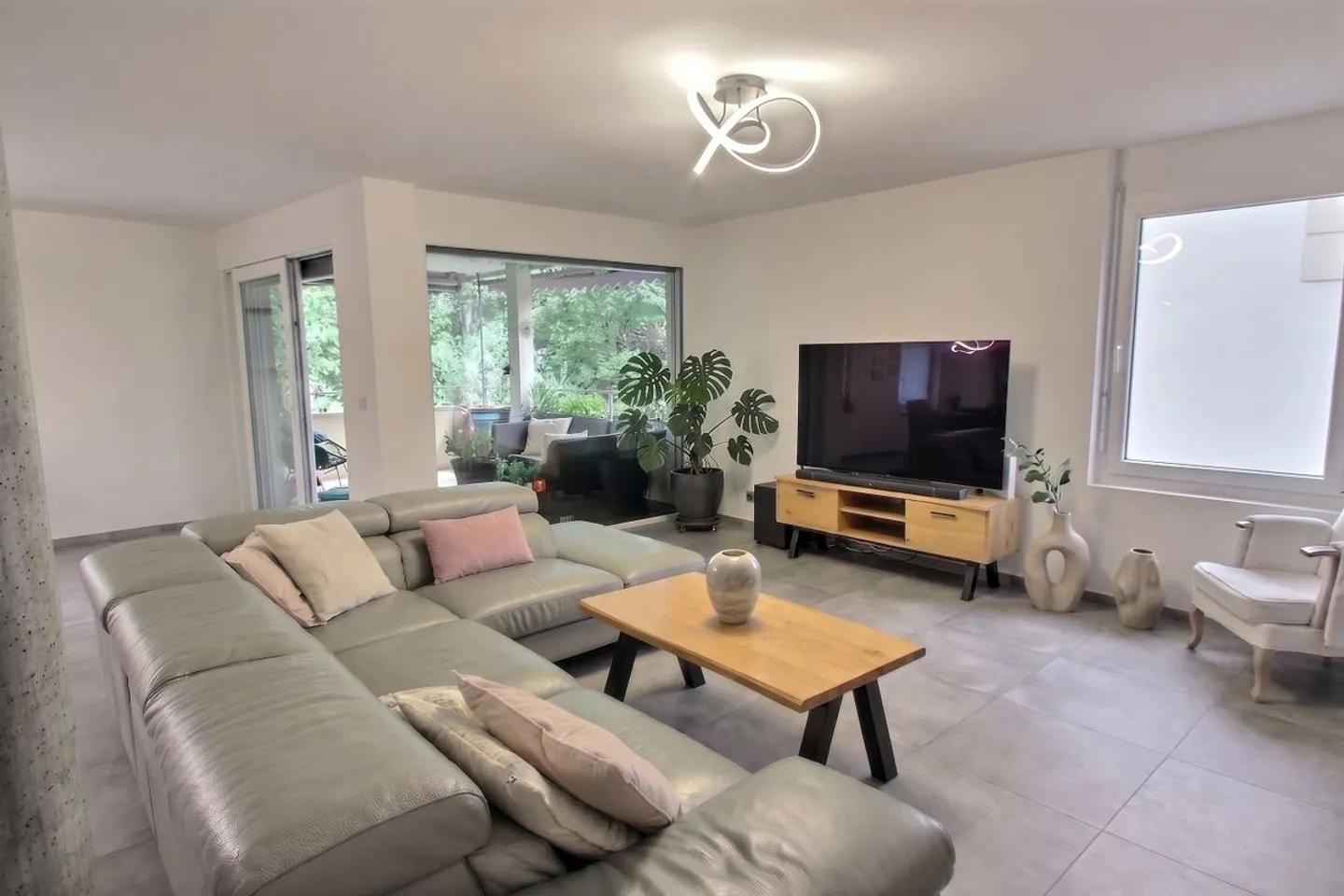 Appartement spacieux à Châtel-St-Denis - Photo 3 sur 13