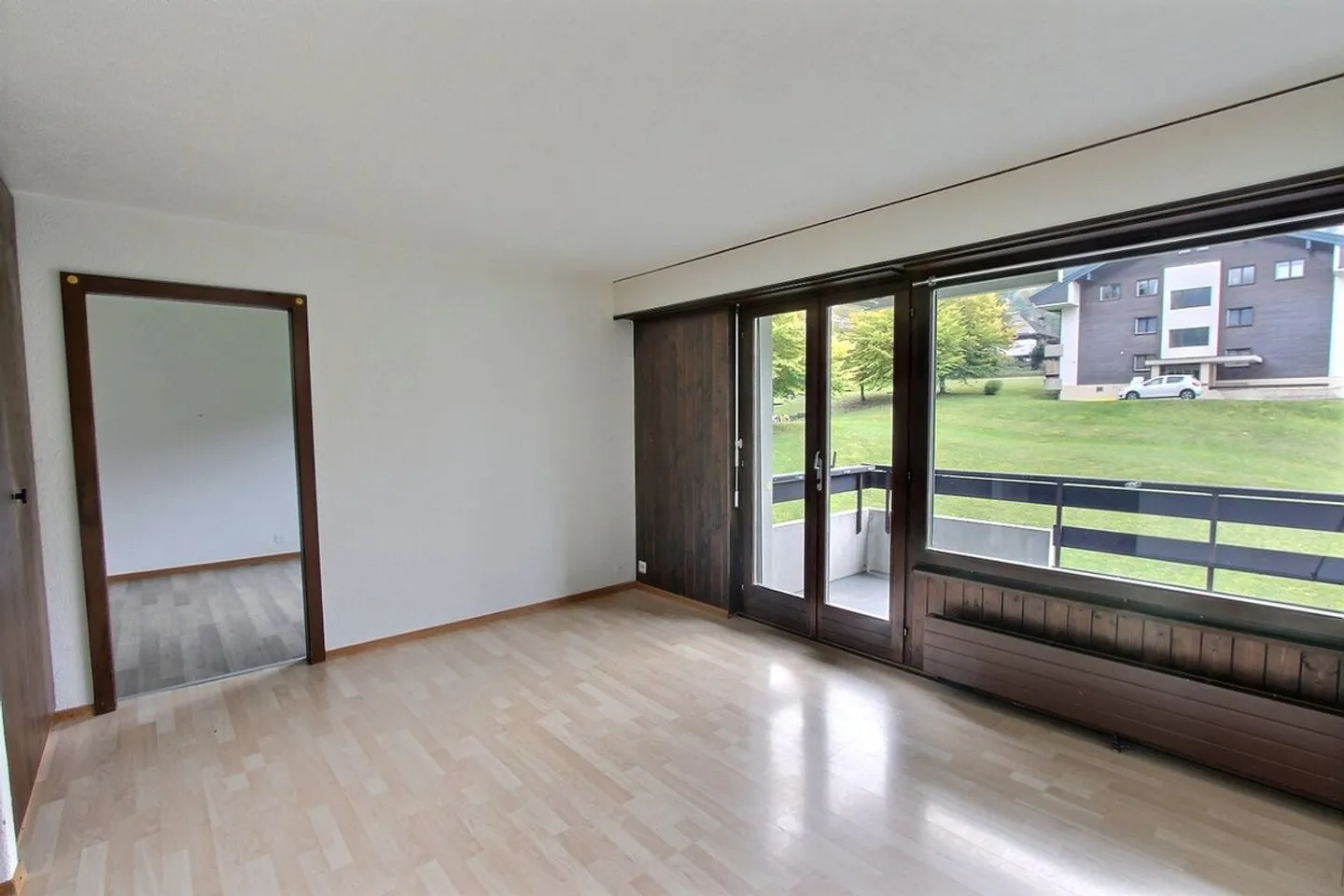 Charmante 2,5 Zimmer in den Bergen - Foto 2 von 6