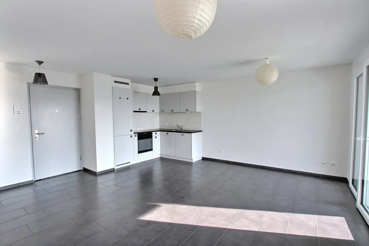 Beautiful 2.5-room apartment of 63 m2 - Photo 2 of 7