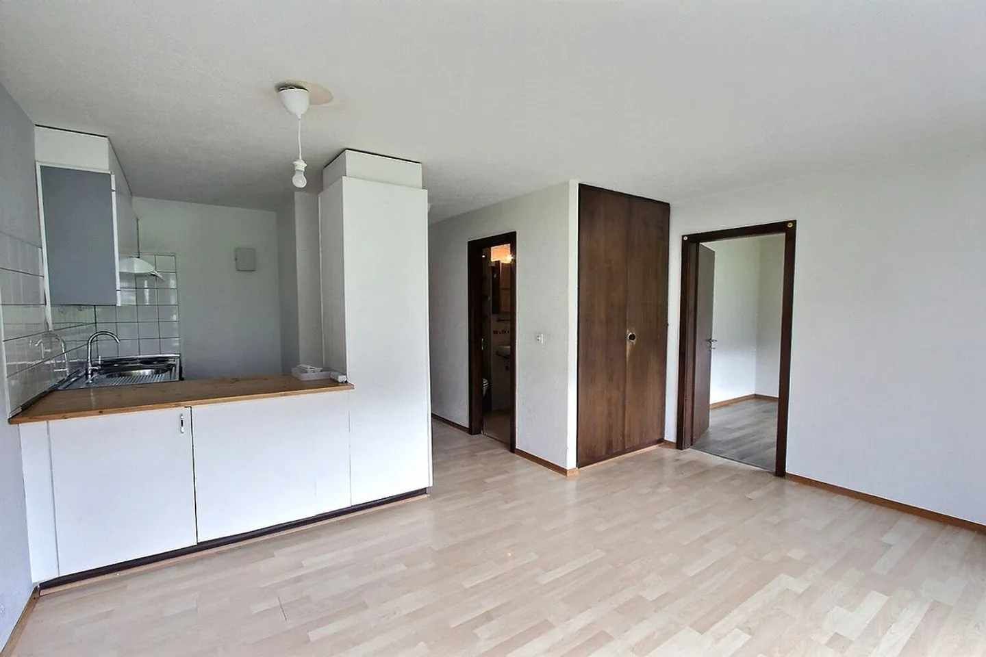 Charmante 2,5 Zimmer in den Bergen - Foto 3 von 6