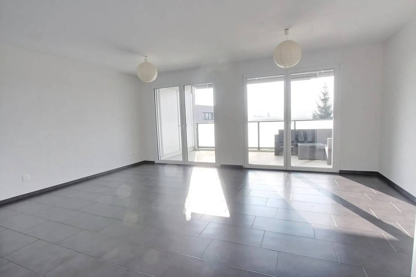 Beautiful 2.5-room apartment of 63 m2 - Photo 3 of 7