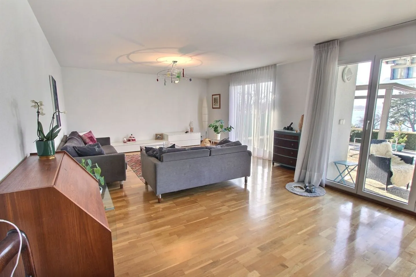 Spacious apartment with large terrace - Photo 4 of 13