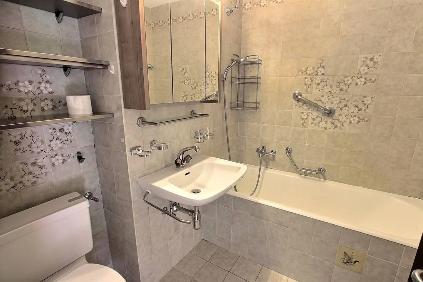 Charmante 2,5 Zimmer in den Bergen - Foto 6 von 6