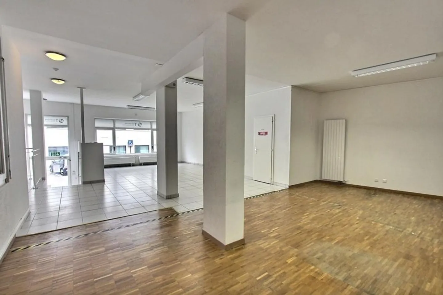 Grande magazzino con ufficio e area di carico - Foto 5 di 5