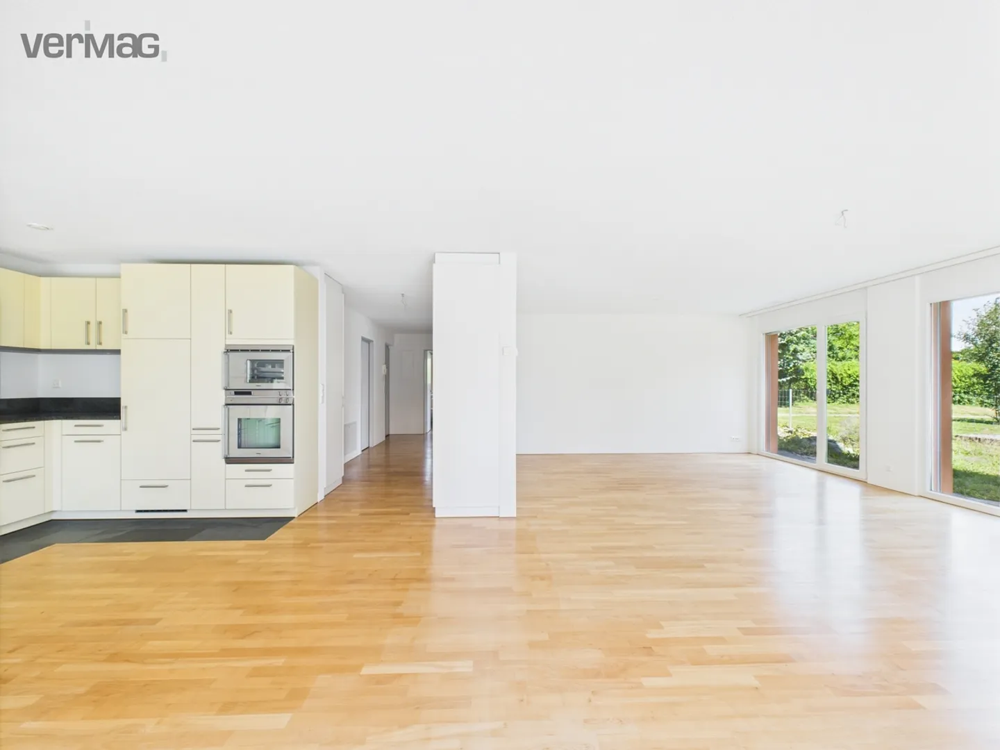 Light-Filled 4-Room Garden Apartment in Pfäffikon ZH - Photo 3 of 13