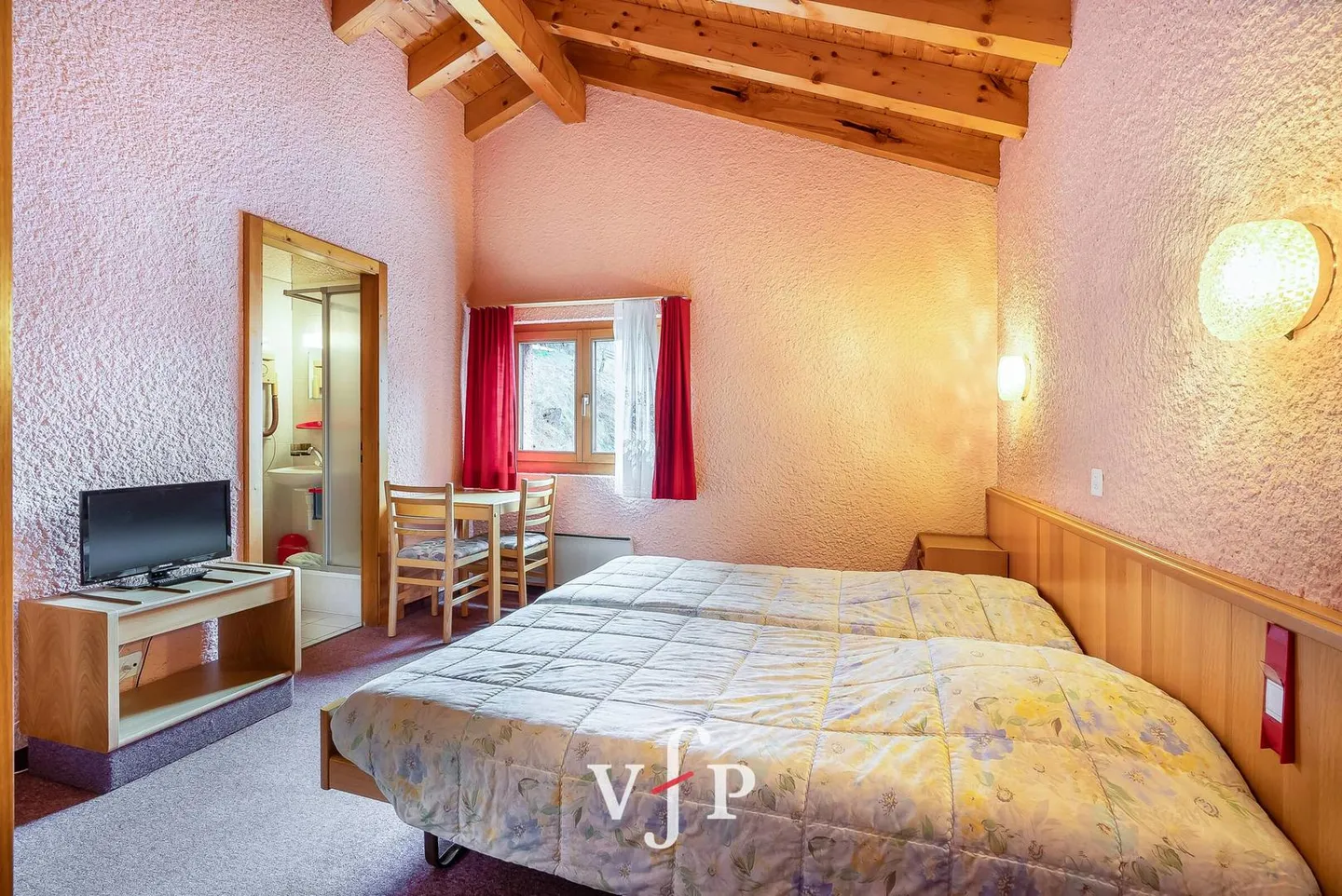 FAMILY HOTEL FOR SALE ON THE GRAND-SAINT-BERNARD ROAD - Photo 13 of 13