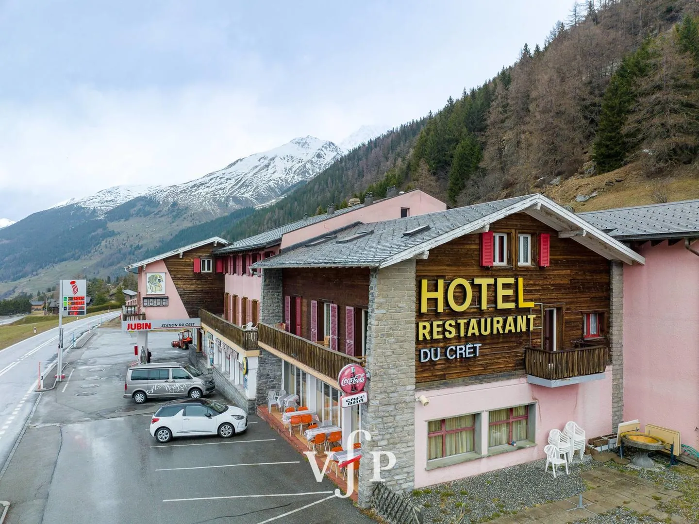 FAMILY HOTEL FOR SALE ON THE GRAND-SAINT-BERNARD ROAD - Photo 1 of 13