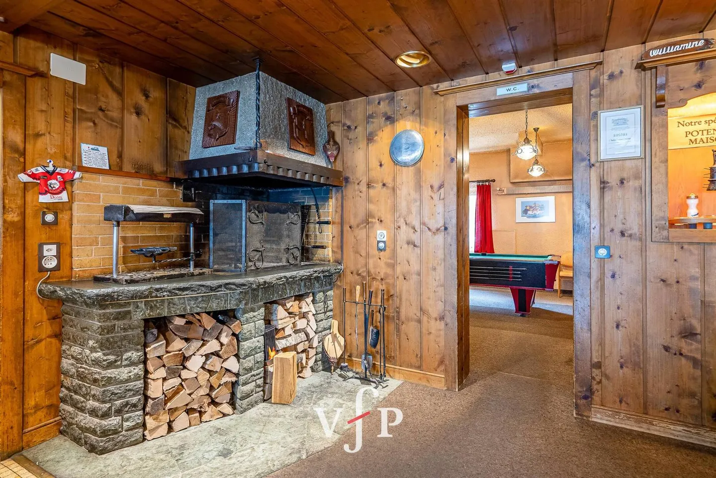 FAMILY HOTEL FOR SALE ON THE GRAND-SAINT-BERNARD ROAD - Photo 6 of 13