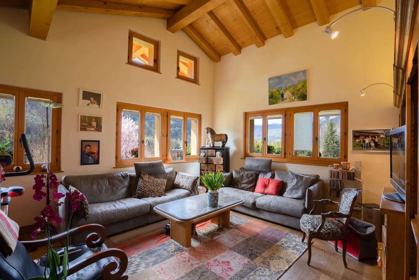 Raro: chalet con 2 appartamenti a Tsombe, sopra Montagnier - Foto 2 di 13