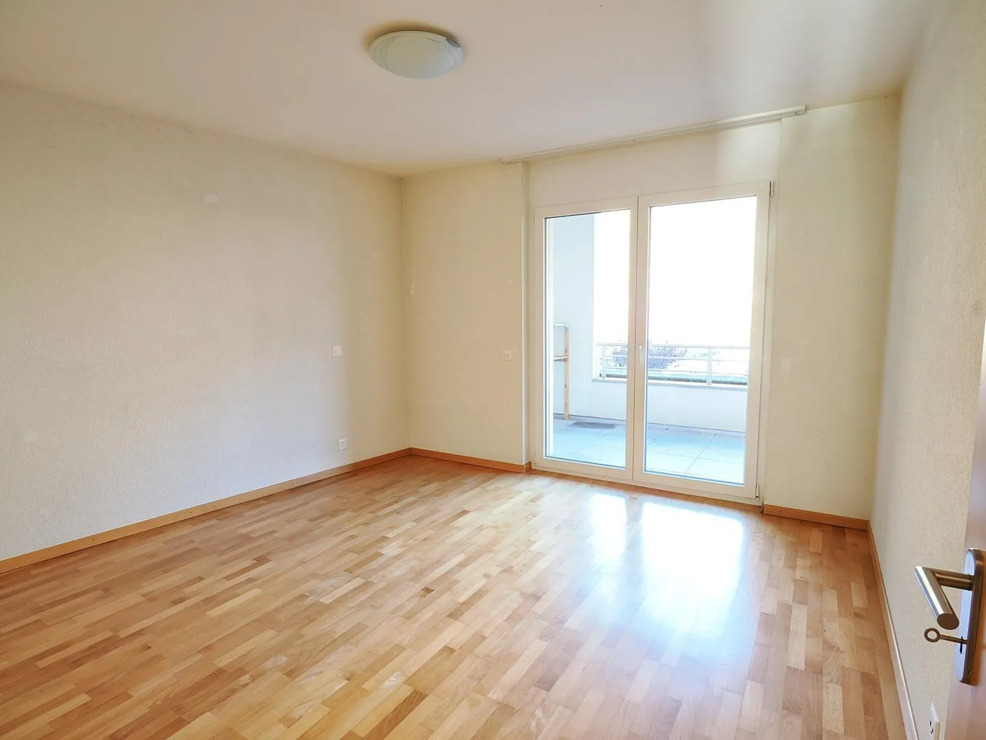 At the Bains de Saillon, large and bright 3.5 rooms - Photo 7 of 13