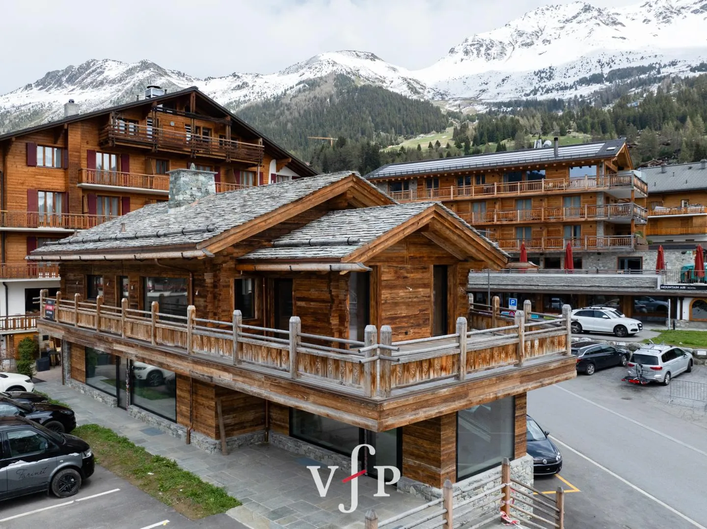 NEW CHALET IN THE CENTER OF VERBIER - Photo 2 of 3