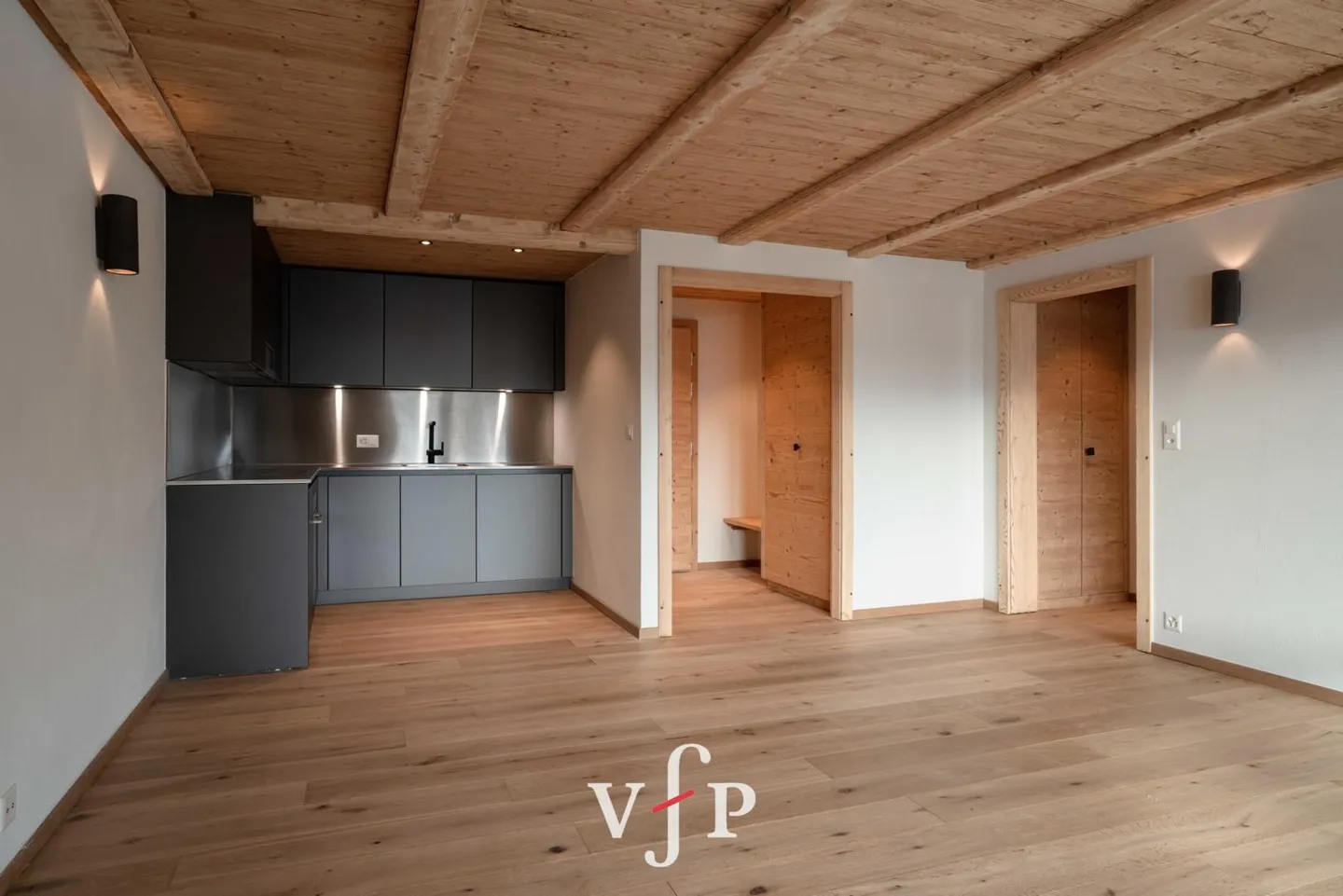 Magnifico appartamento di 2,5 stanze completamente ristrutturato vicino agli Esserts - Foto 2 di 10