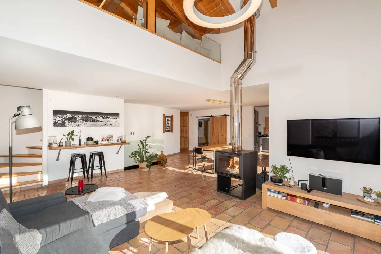 In Médières, superb 6-room chalet with 2-room apartment - Photo 2 of 13