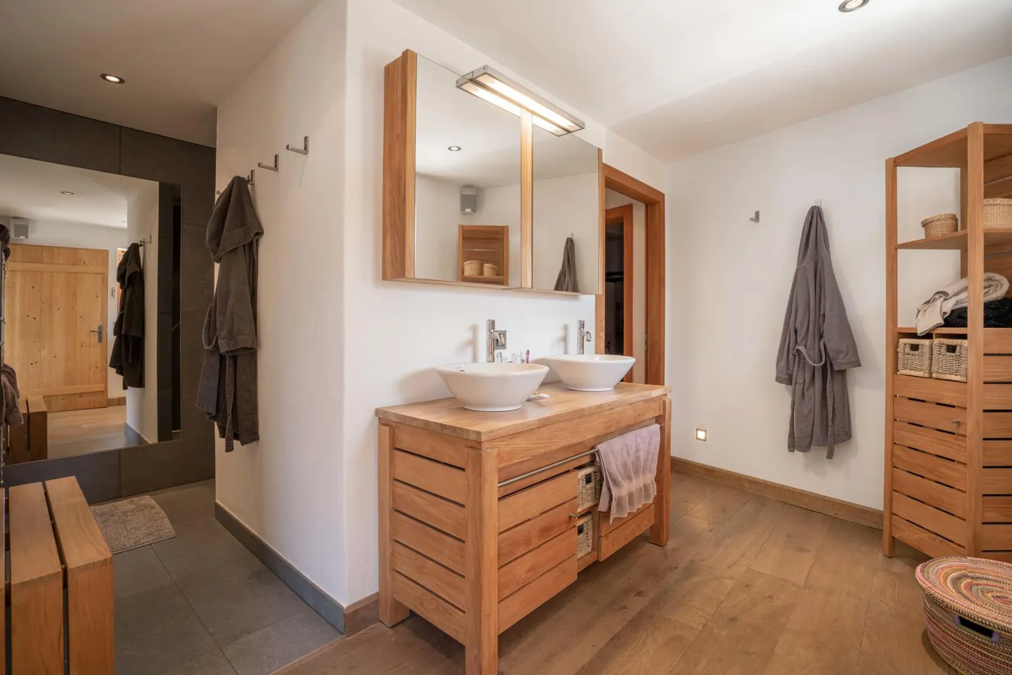 In Médières, superb 6-room chalet with 2-room apartment - Photo 8 of 13