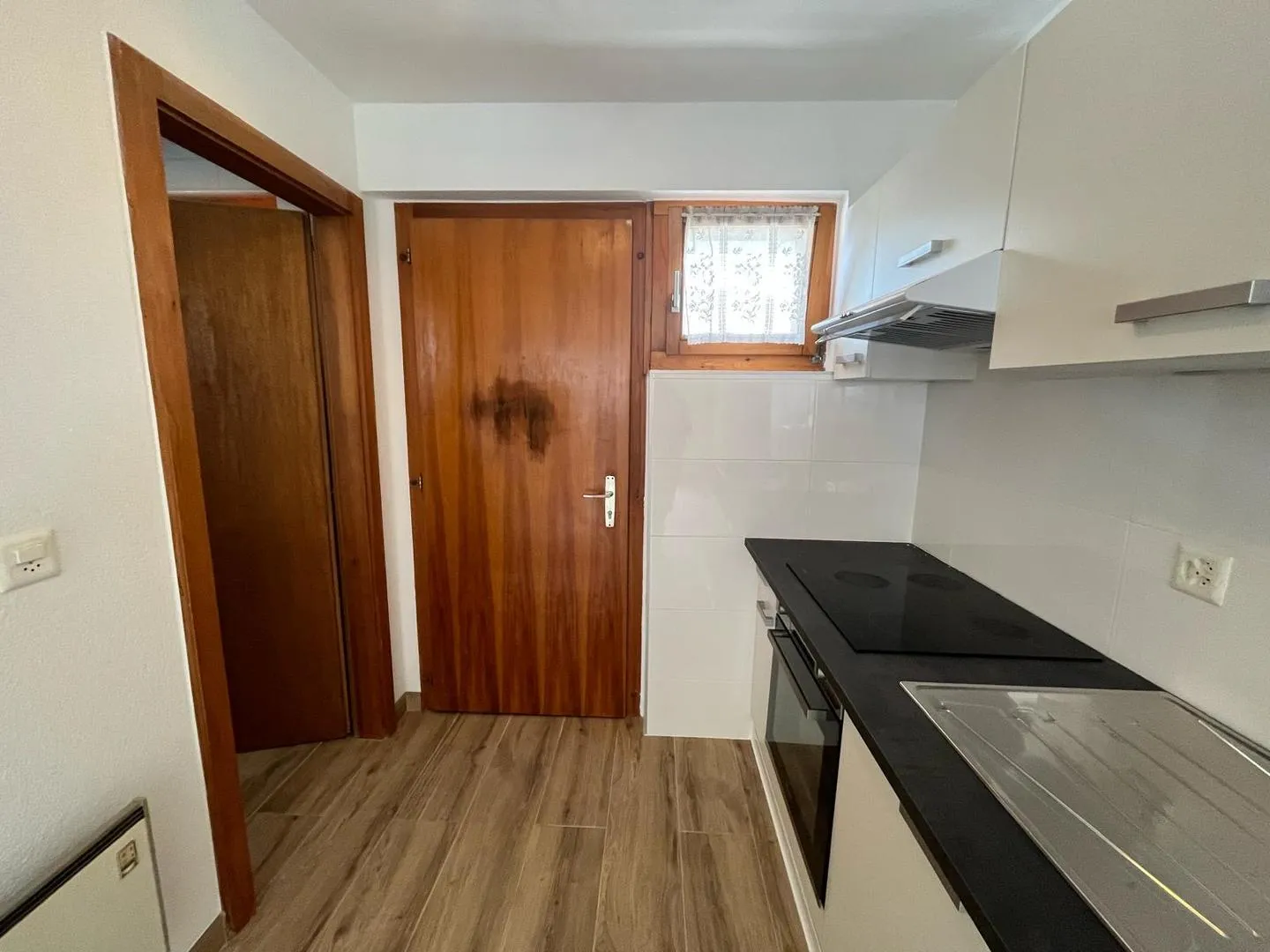 Bright studio of 30 m² in Aproz - 850.- CHF including charges, parking space included - Photo 2 of 5