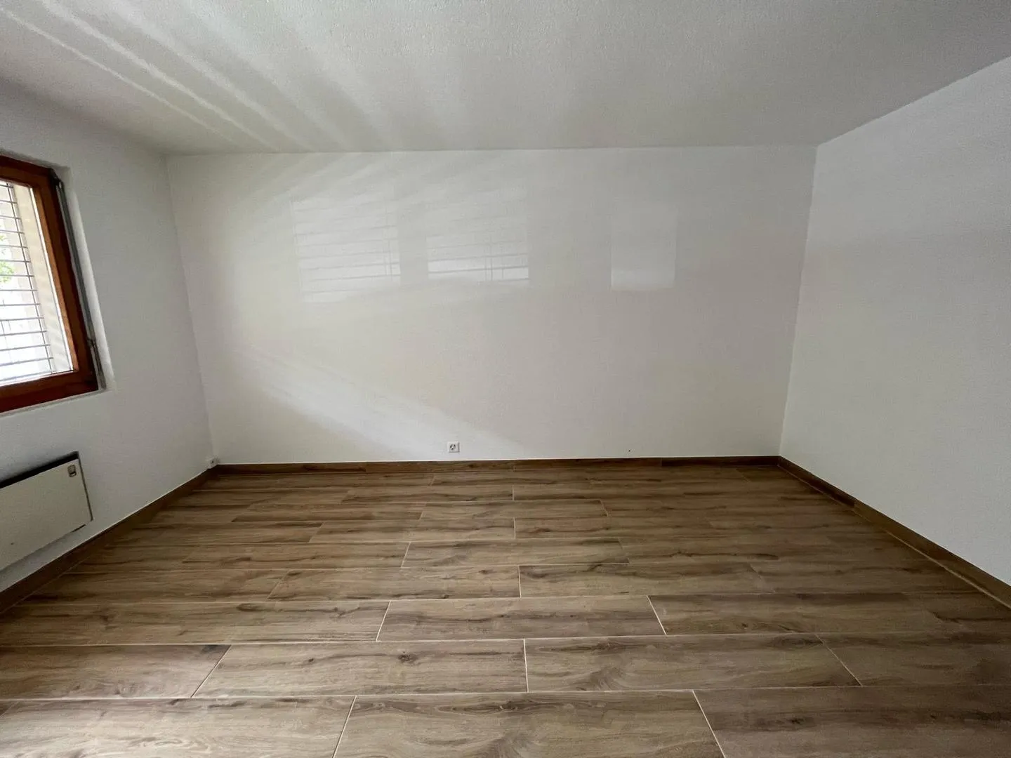 Bright studio of 30 m² in Aproz - 850.- CHF including charges, parking space included - Photo 3 of 5