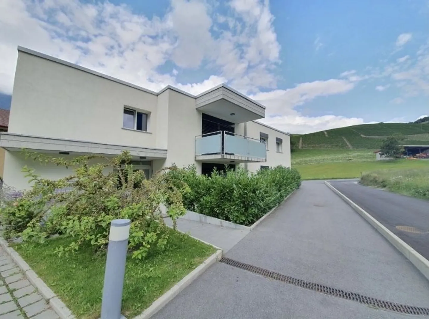 Schöne 2,5 Zimmer zur Miete mit großem Balkon in Bex - Foto 2 von 5