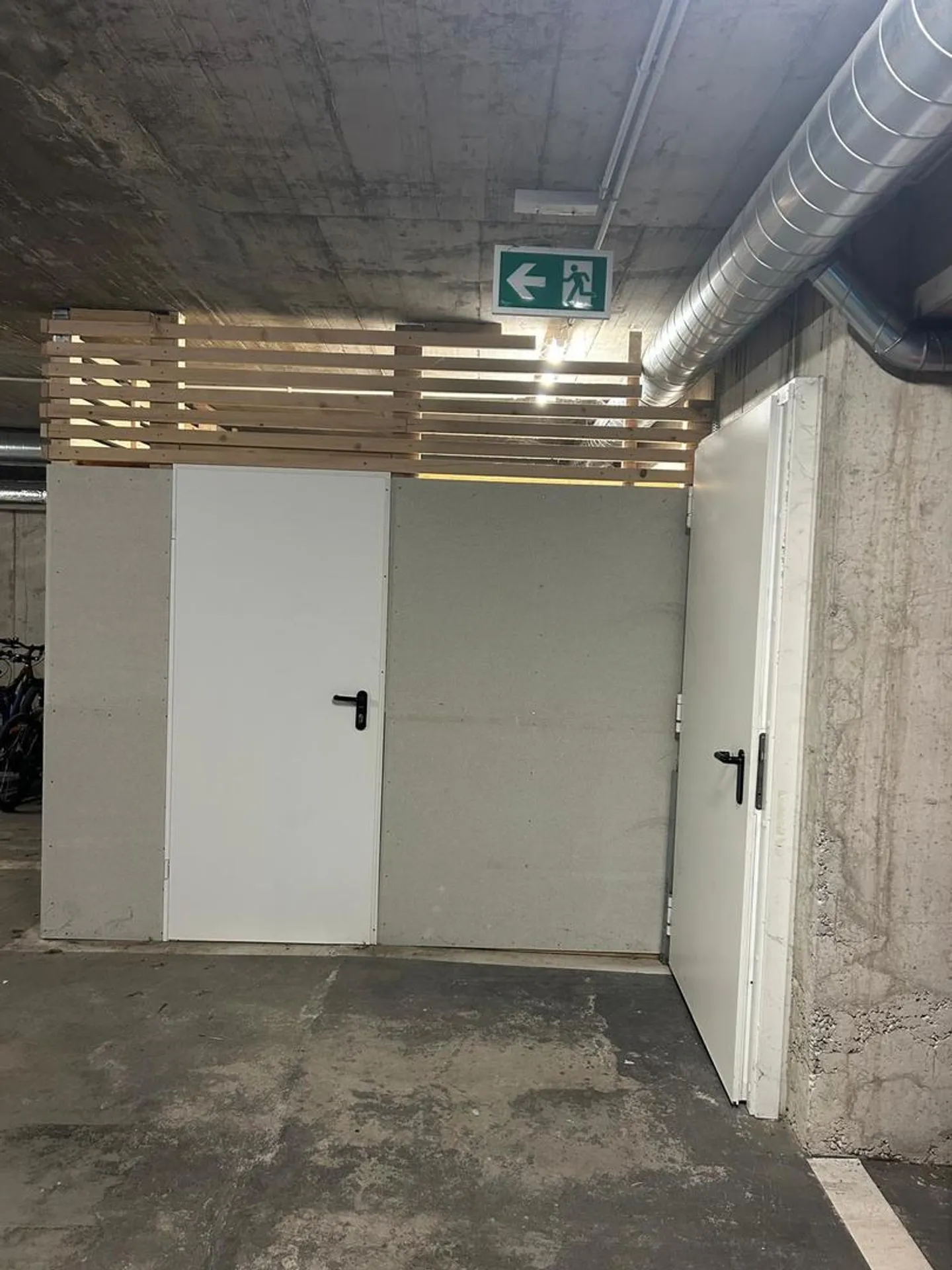 Box / Storage for rent - Centre de Bramois - Photo 2 of 3