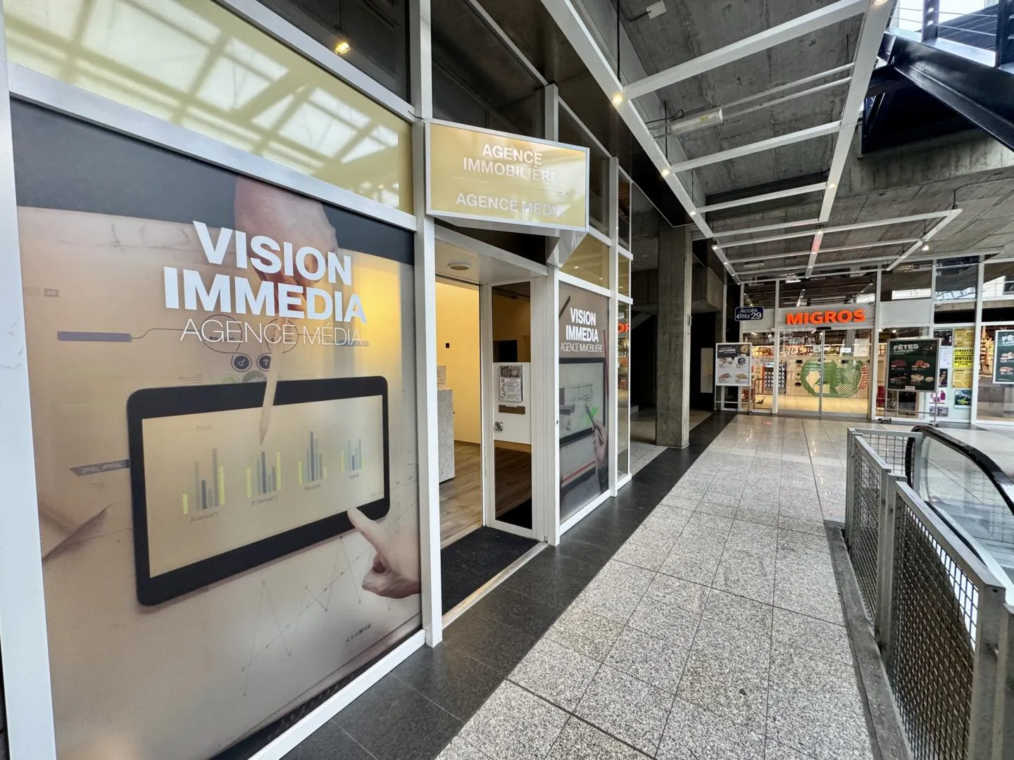 Local commercial PREMIUM au coeur de Sion - Visibilité maximale, opportunité rare ! - Photo 3 sur 13