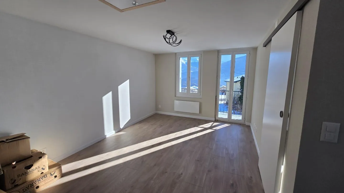 Fully renovated and rented income property - 4.8% gross yield - Photo 3 of 13
