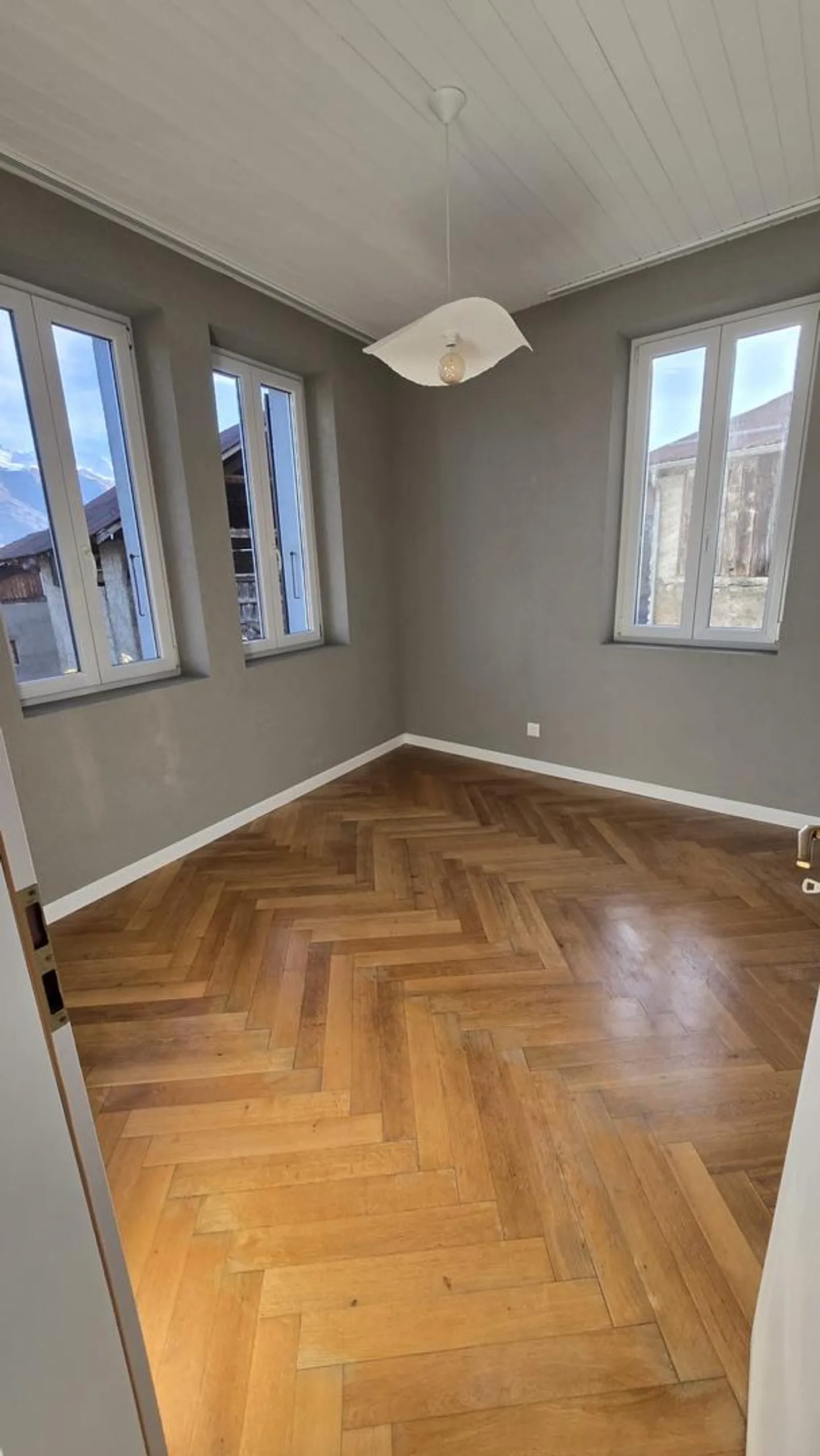 Fully renovated and rented income property - 4.8% gross yield - Photo 9 of 13