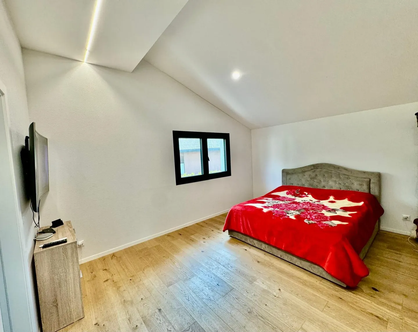 Charmantes Haus mit Garten - Foto 9 von 13