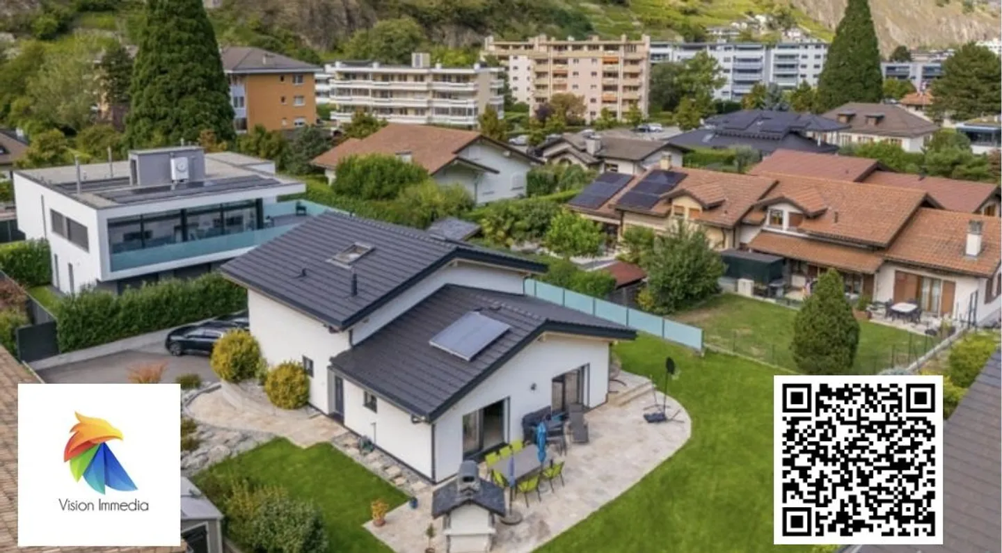 Exklusiv zum Verkauf eine prächtige und seltene individuelle Villa auf zwei Ebenen und Büro im Erdgeschoss - Foto 2 von 6