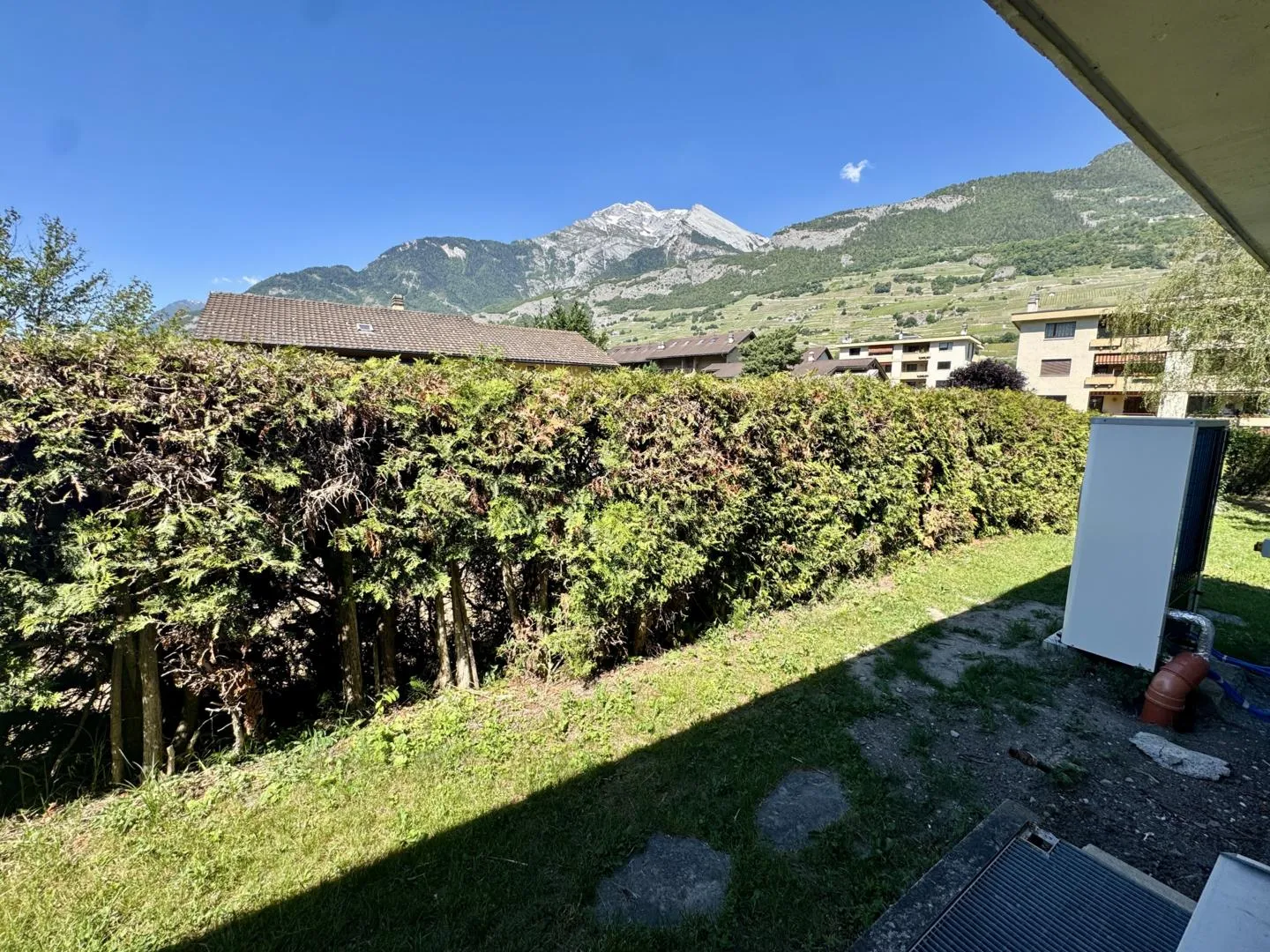 Exceptional fully renovated villa - 5.5 rooms - 325 m² of living space - Photo 11 of 13