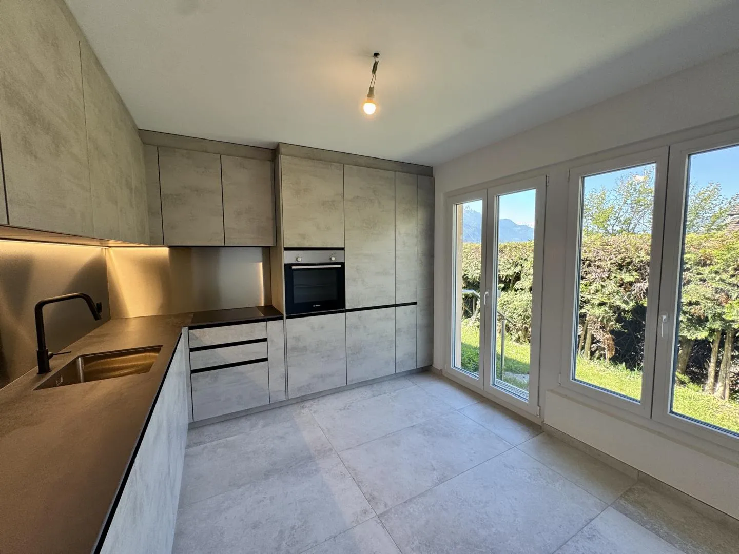 Exceptional fully renovated villa - 5.5 rooms - 325 m² of living space - Photo 10 of 13