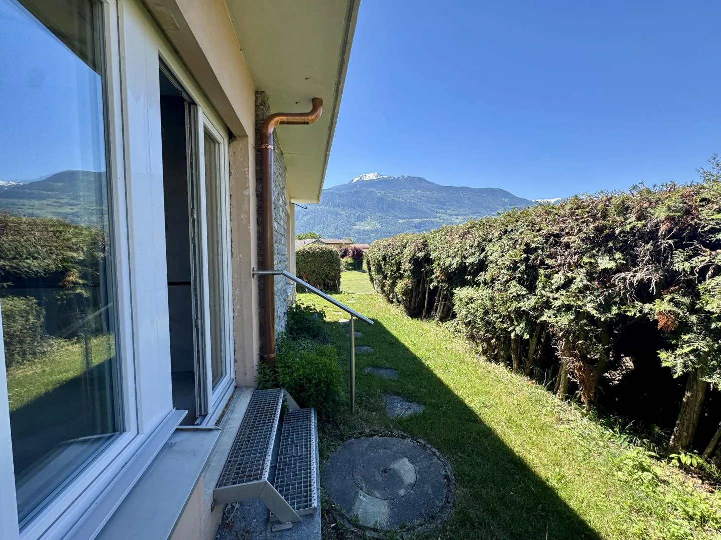 Exceptional fully renovated villa - 5.5 rooms - 325 m² of living space - Photo 12 of 13