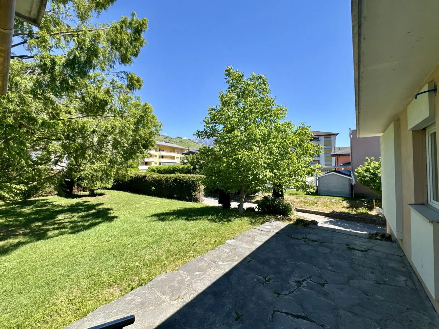Exceptional fully renovated villa - 5.5 rooms - 325 m² of living space - Photo 3 of 13