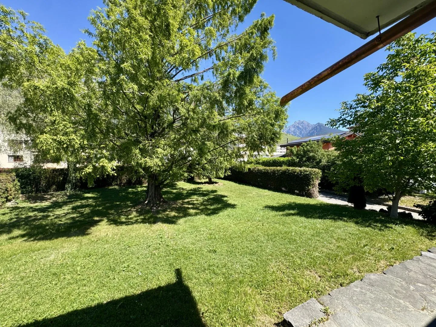 Exceptional fully renovated villa - 5.5 rooms - 325 m² of living space - Photo 4 of 13