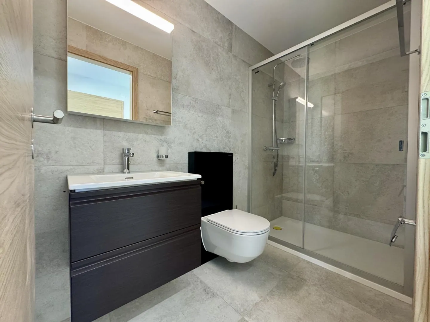Exceptional fully renovated villa - 5.5 rooms - 325 m² of living space - Photo 9 of 13