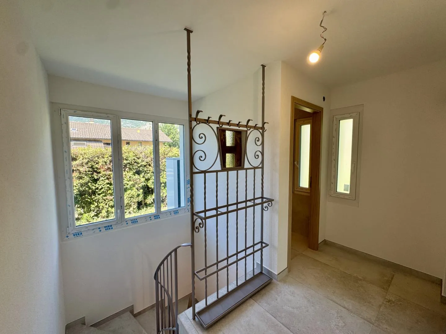 Exceptional fully renovated villa - 5.5 rooms - 325 m² of living space - Photo 8 of 13