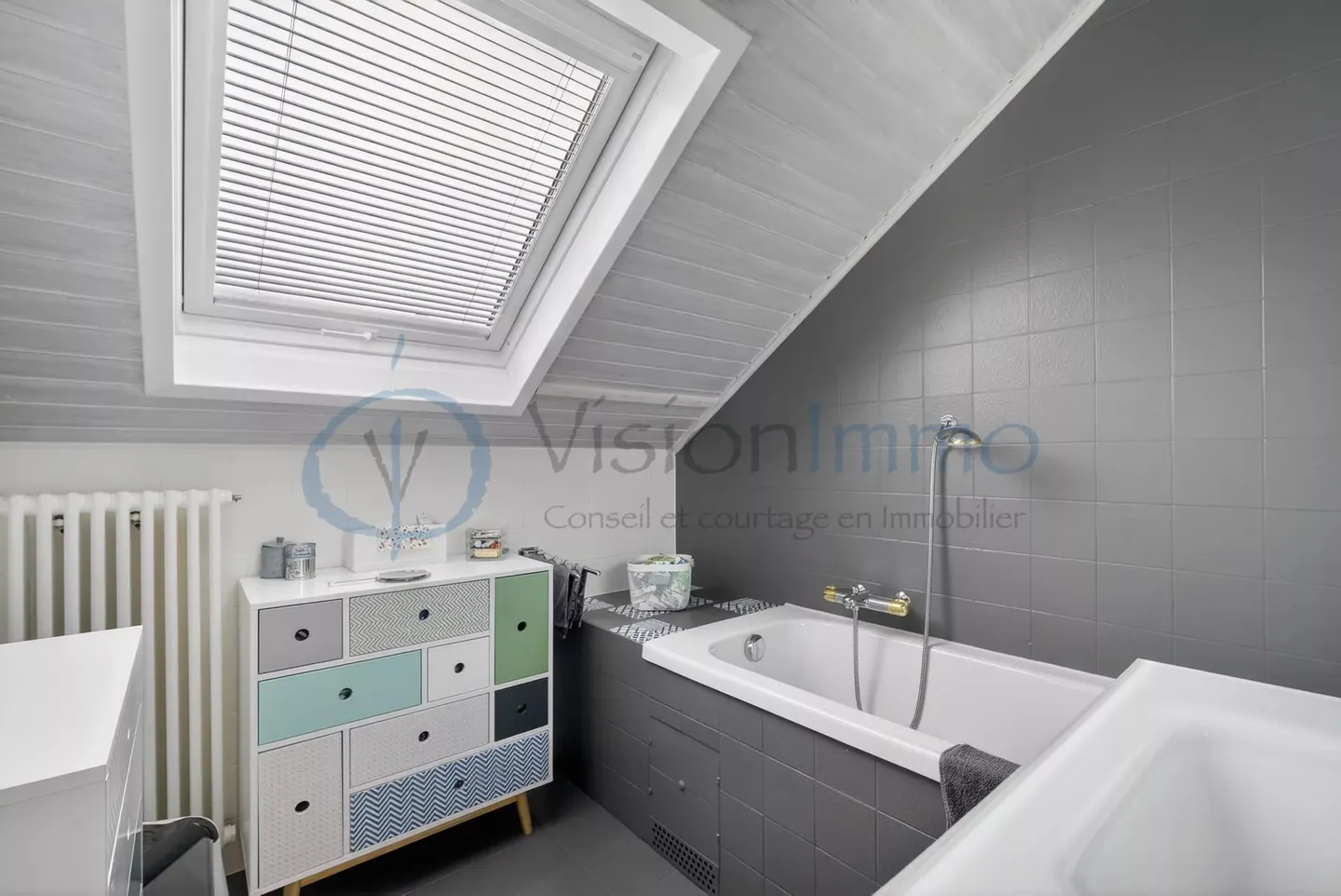 In the heart of Bernex: 113 m² of charm and beautiful volumes - Photo 12 of 13