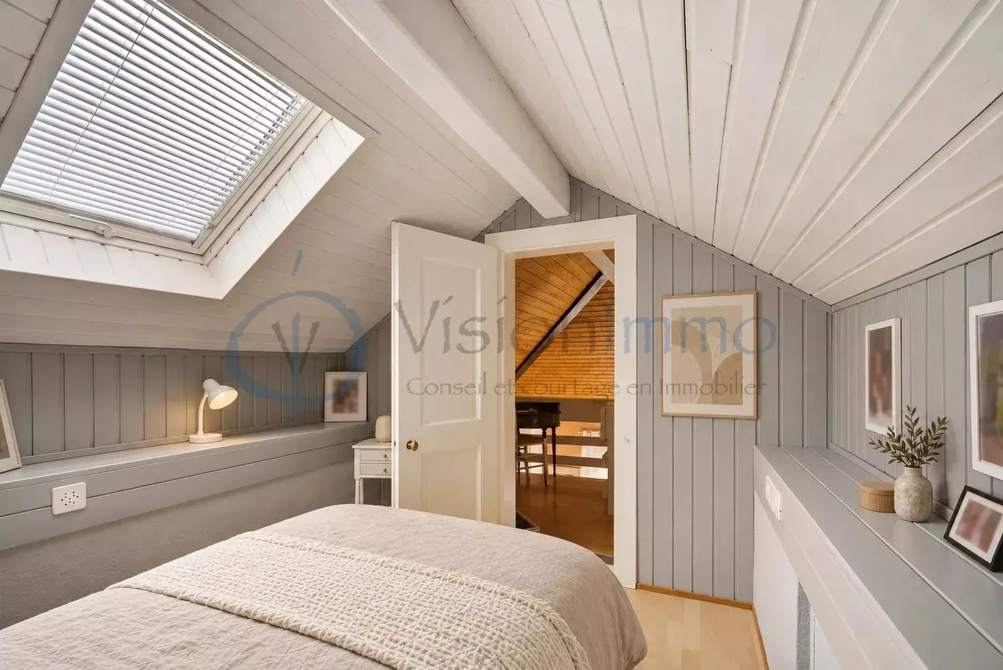 In the heart of Bernex: 113 m² of charm and beautiful volumes - Photo 7 of 13