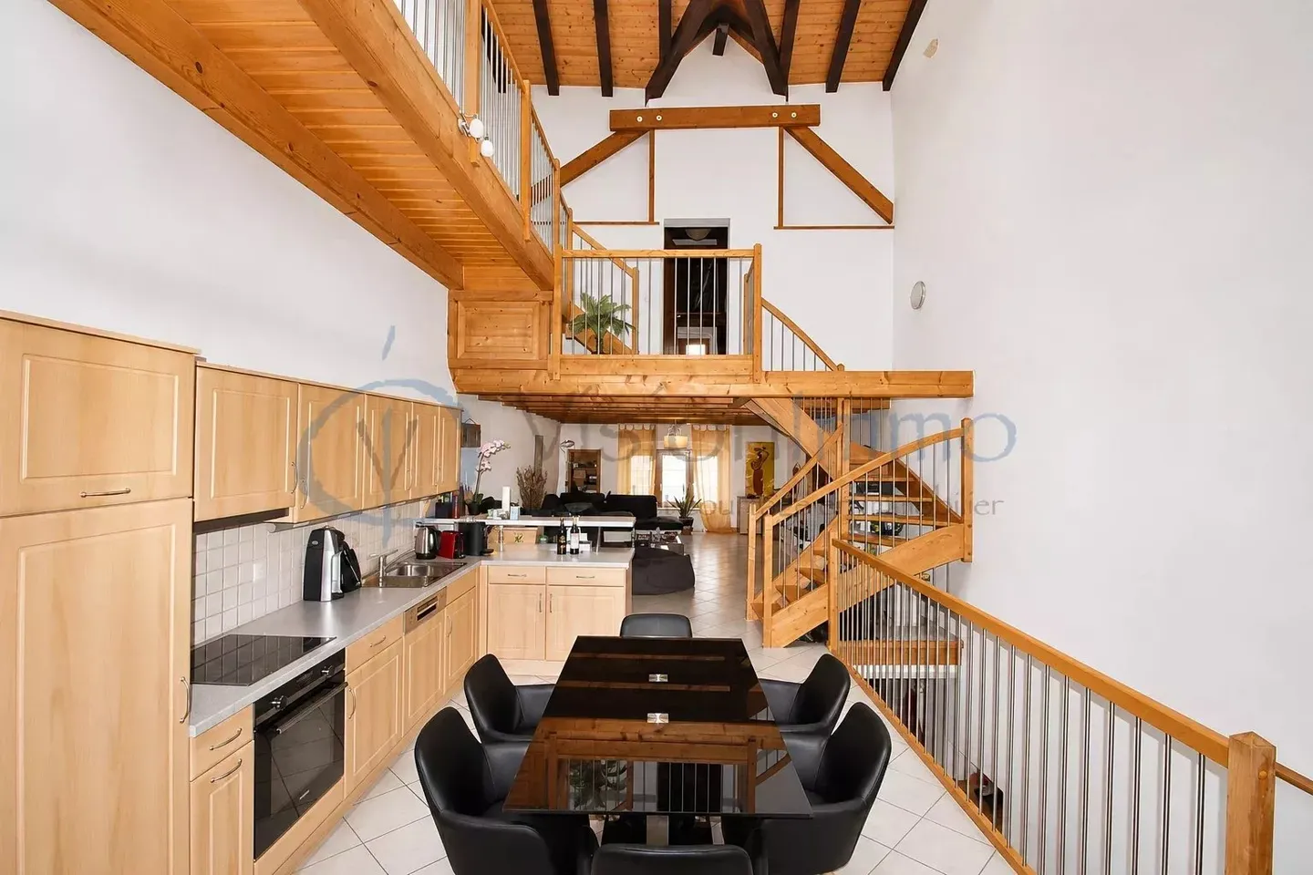 Duplex de caractère avec mezzanine et volume cathédrale - Photo 2 sur 6